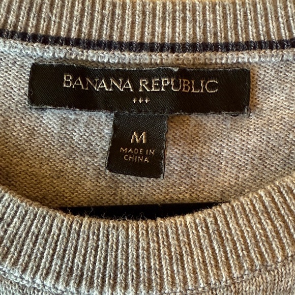 Banana Republic Two-Tone Gray Crewneck Sweater - Picture 4 of 5